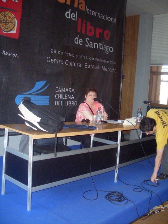 Ingrid Odgers en la Feria Internacional del Libro de Santiago, 2010